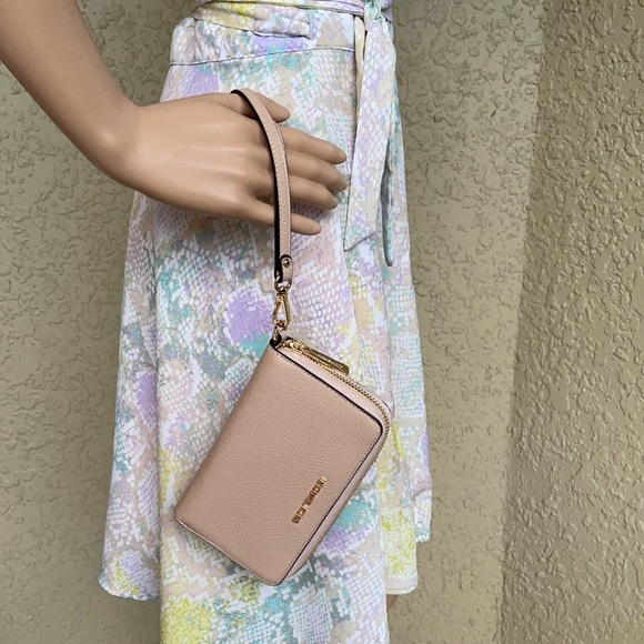 Michael Kors Jet Set Travel LG Flat MF Phone Case - Picture 2 of 16